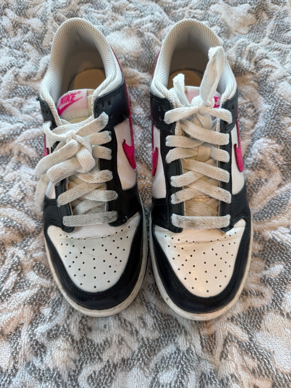 Nike Kids Black, White & Pink Low-Top Sneakers